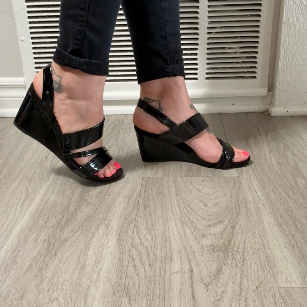 Black Strappy Women's wedge Sandals